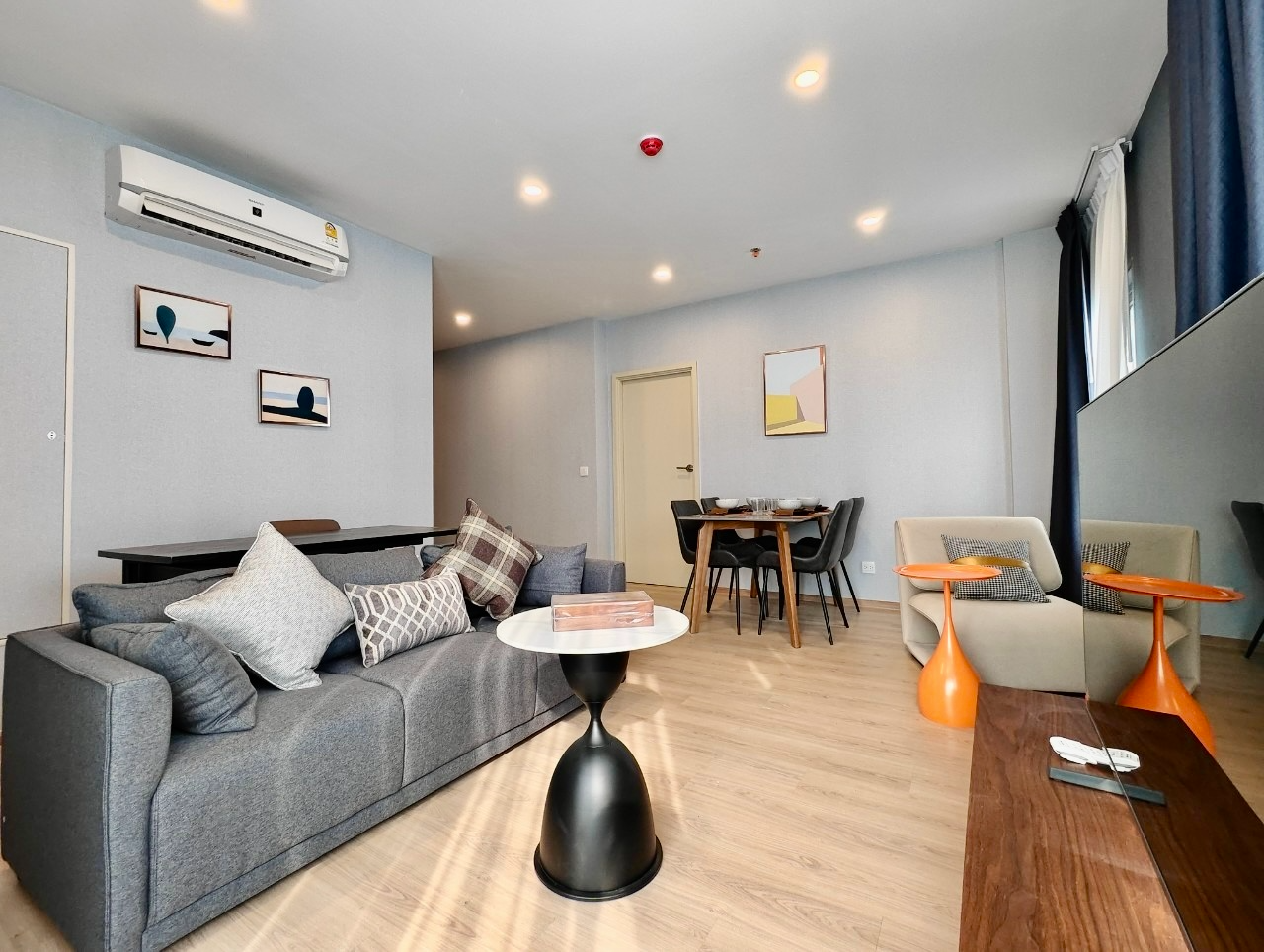 For Rent: Life Rama4 Asoke (Close to BTS Queen Sirikit National Convention Center)