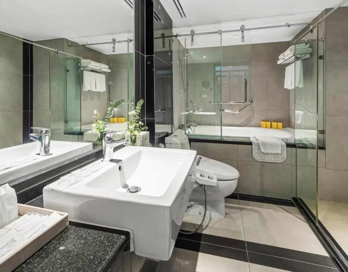 Golden Tulip Mandison Suites Service Apartments For Rent Preview 3