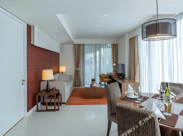 Oakwood Residence Sukhumvit 24 Service Apartment Preview 2