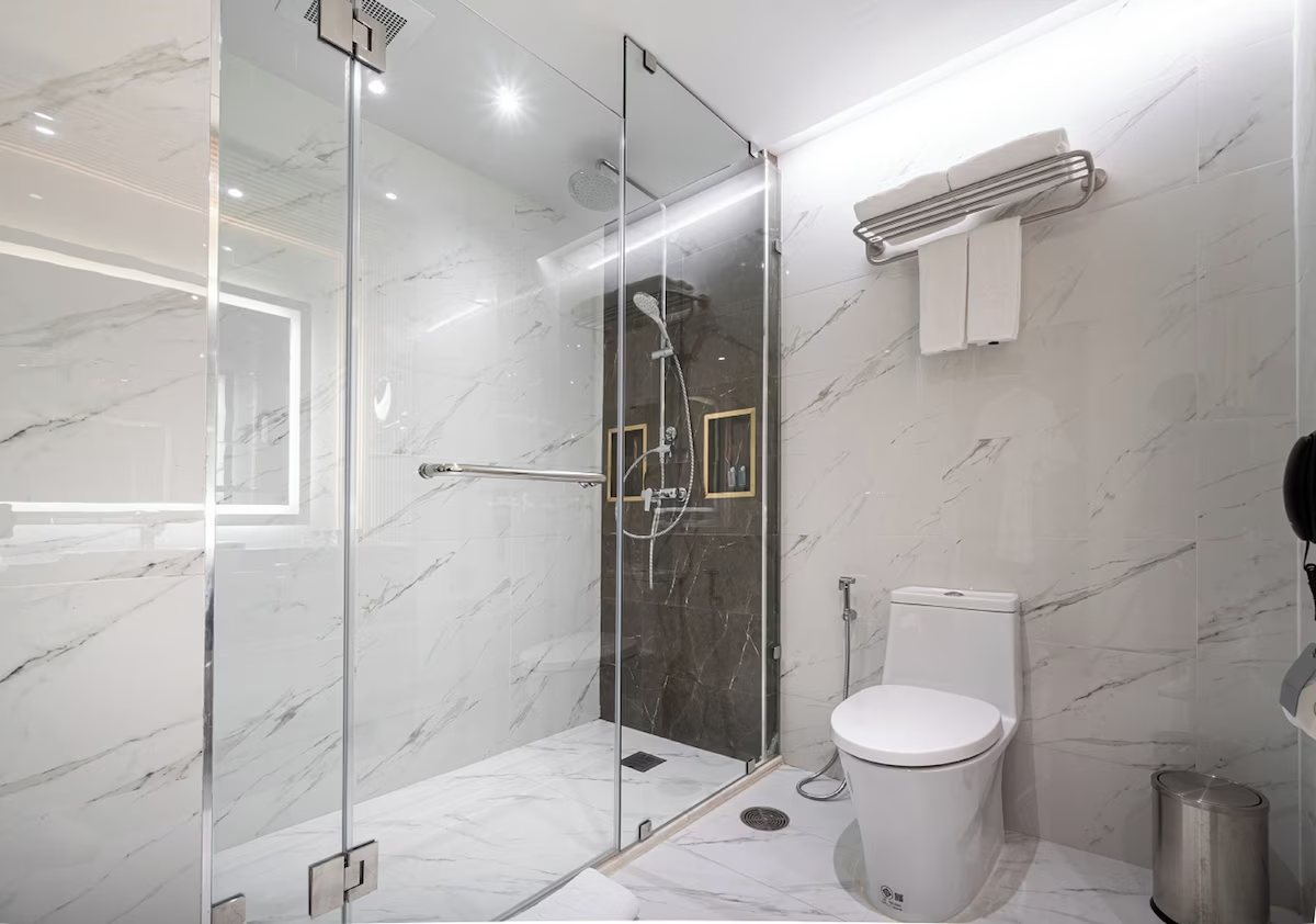Rembrandt Hotel & Suites Service Apartment Preview 4