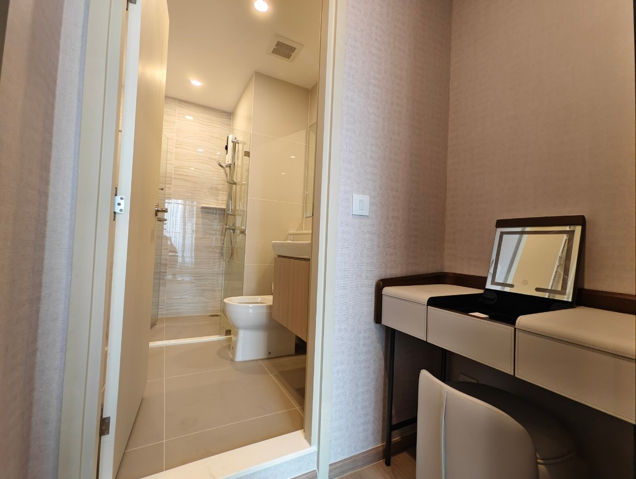 For Rent: Life Rama4 Asoke (Close to BTS Queen Sirikit National Convention Center) Preview 4