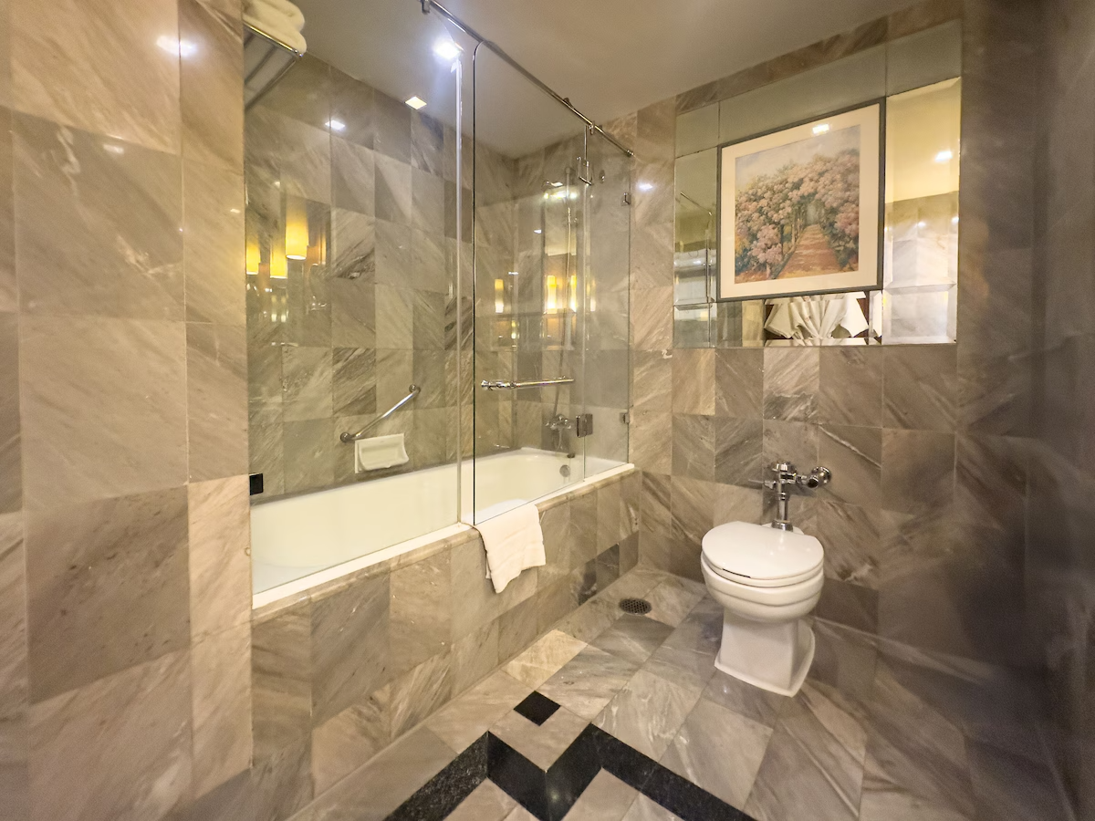 Rembrandt Hotel & Suites Service Apartment Preview 5
