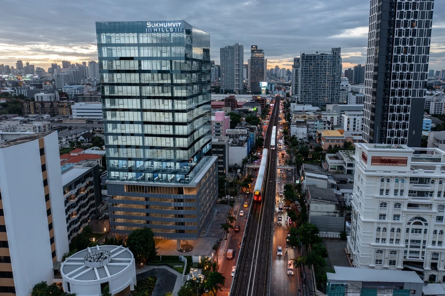 Sukhumvit Hills Office For Rent Preview 4