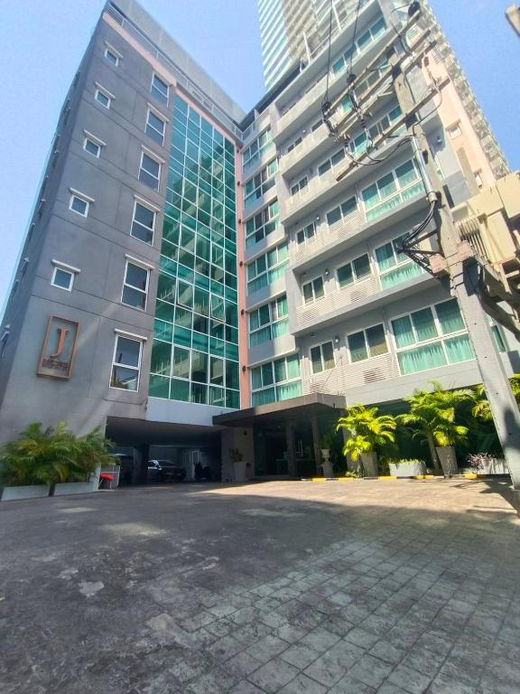 J Residence Service Apartments