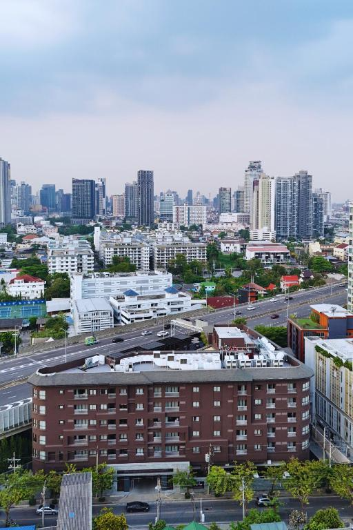 Marriott Executive Apartments Sukhumvit 50 Service Apartment For Rent Preview 2