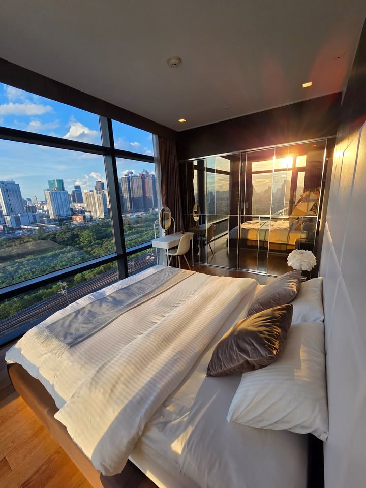 Circle Living Prototype Condo For Rent Preview 3