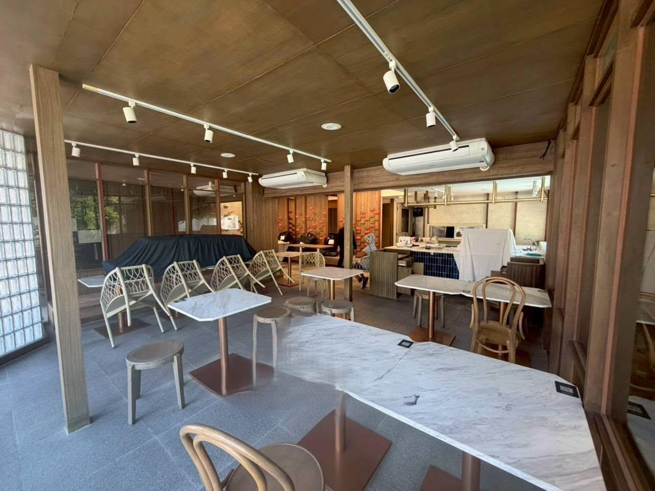 Fully Equipped Restaurant for Rent – Ari Samphan Preview 2