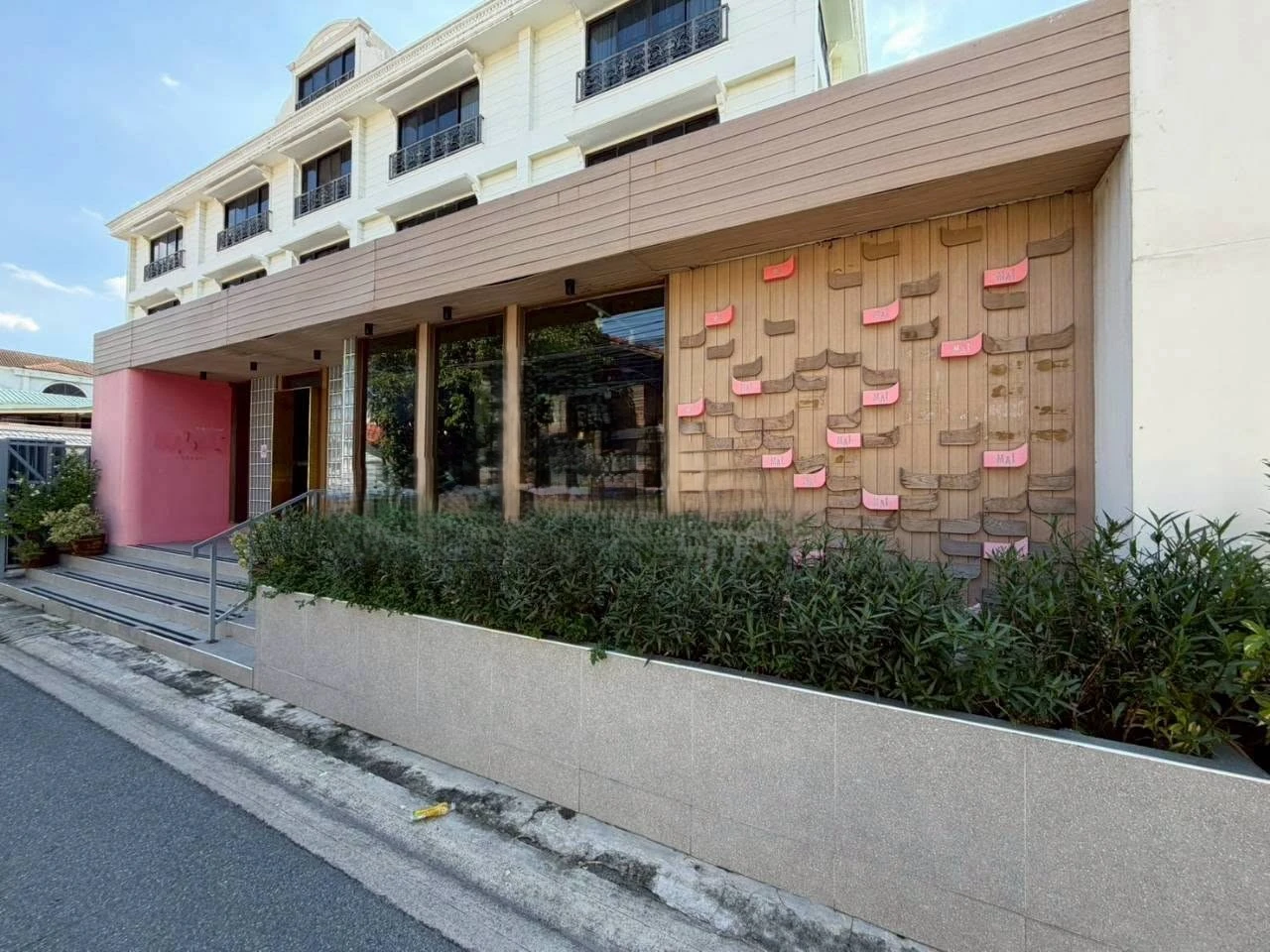 Fully Equipped Restaurant for Rent – Ari Samphan Preview 6