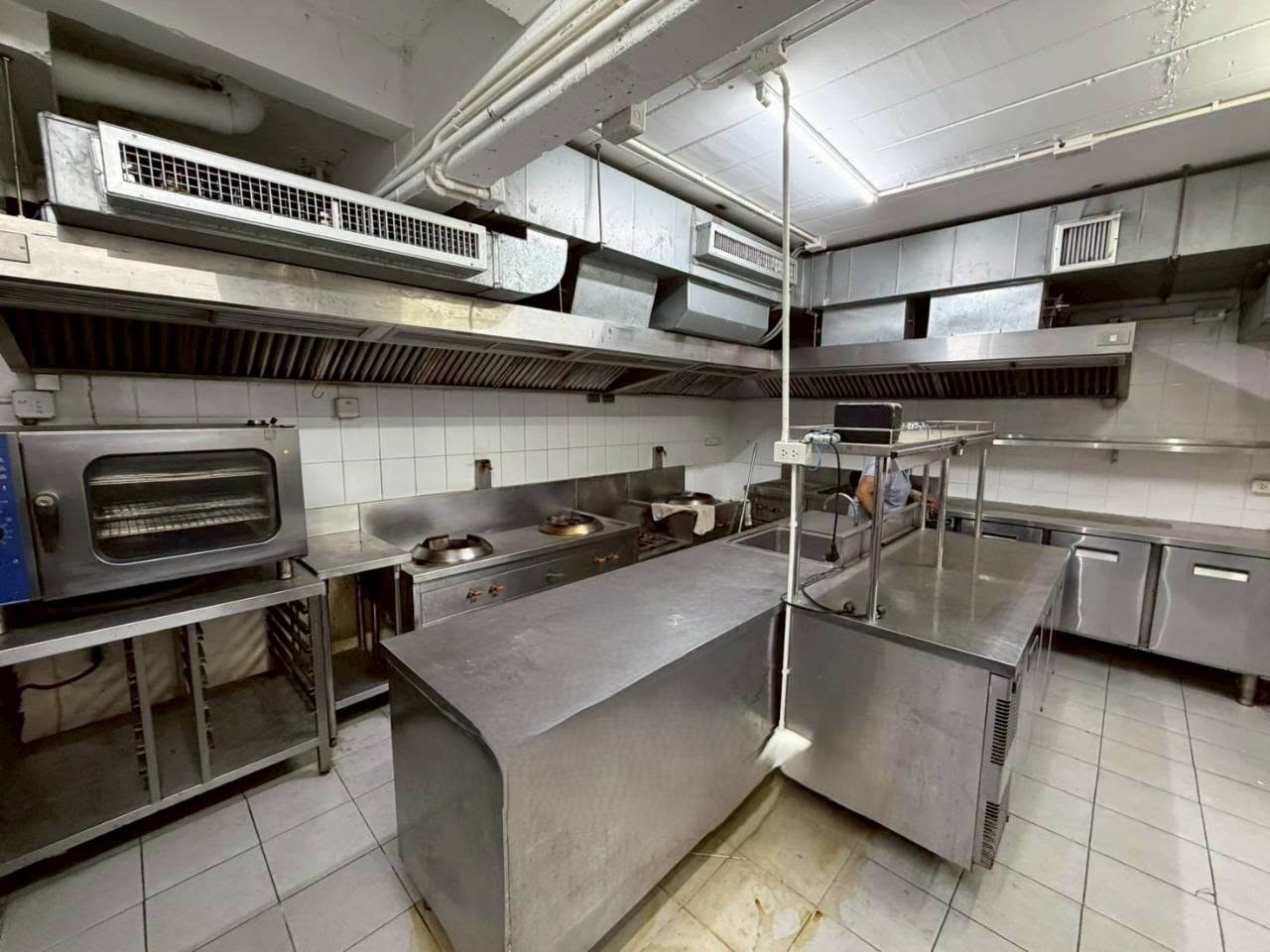 Fully Equipped Restaurant for Rent – Ari Samphan Preview 7