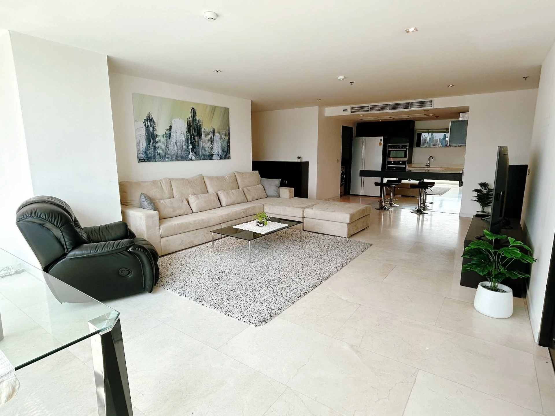 Eight Thonglor Residences Condo for Rent