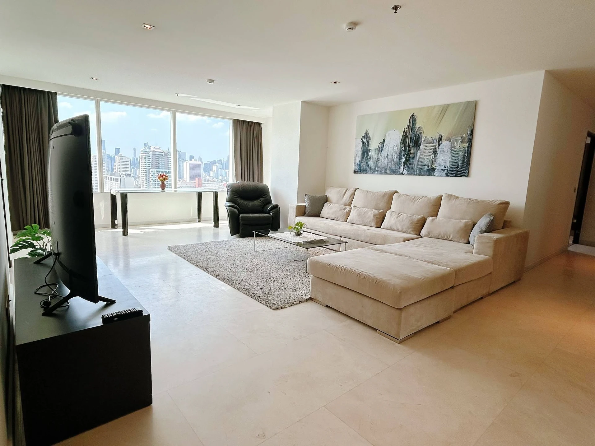 Eight Thonglor Residences Condo for Rent Preview 3