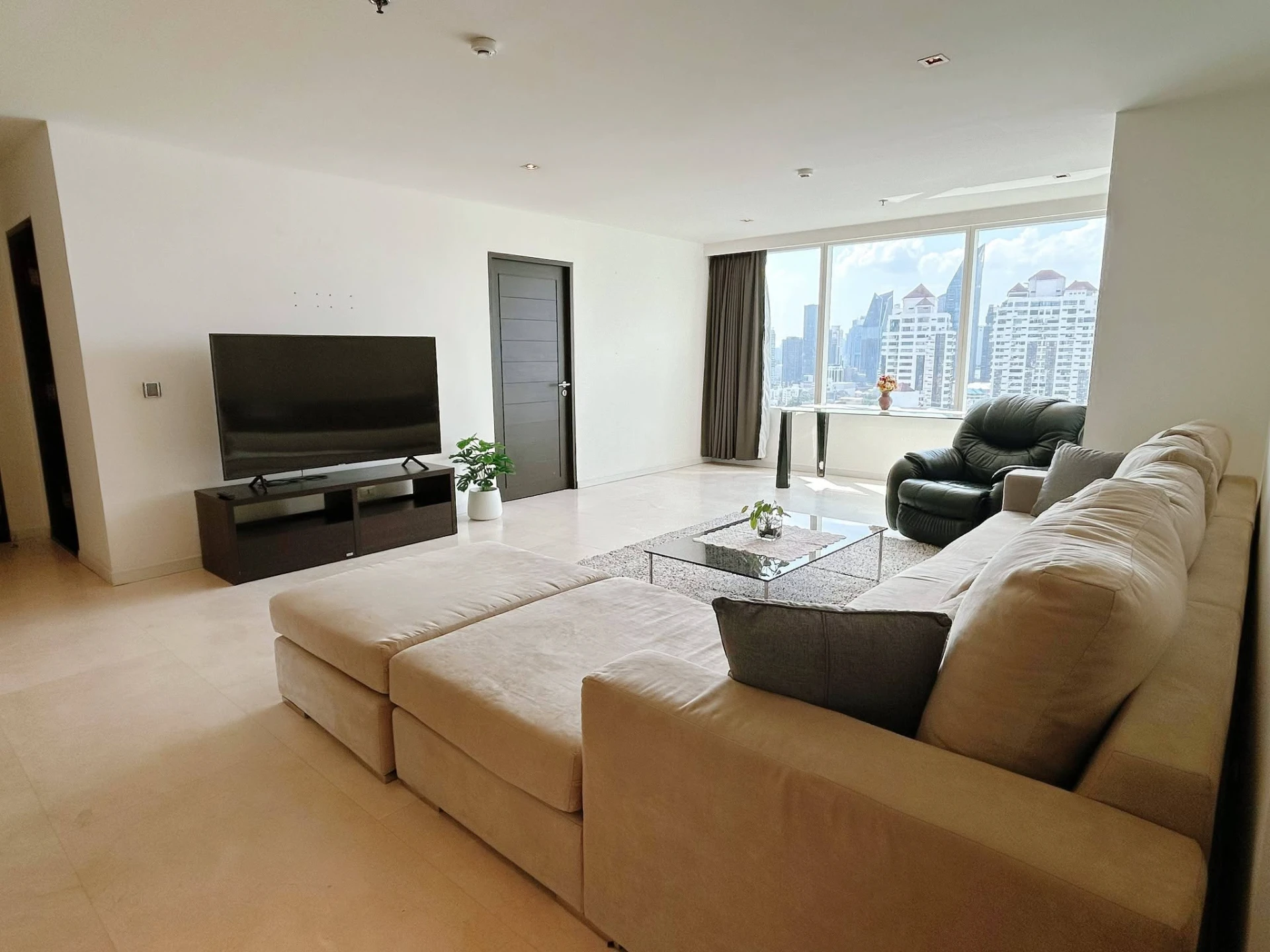 Eight Thonglor Residences Condo for Rent Preview 7