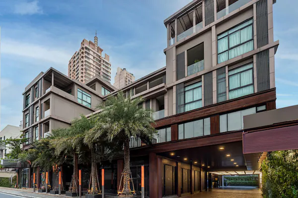 Metropolis Suites Bangkok Tapestry Collection by Hilton Service Apartment For Rent