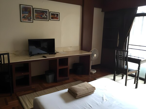 House By The Pond Service Apartments For Rent Preview 7
