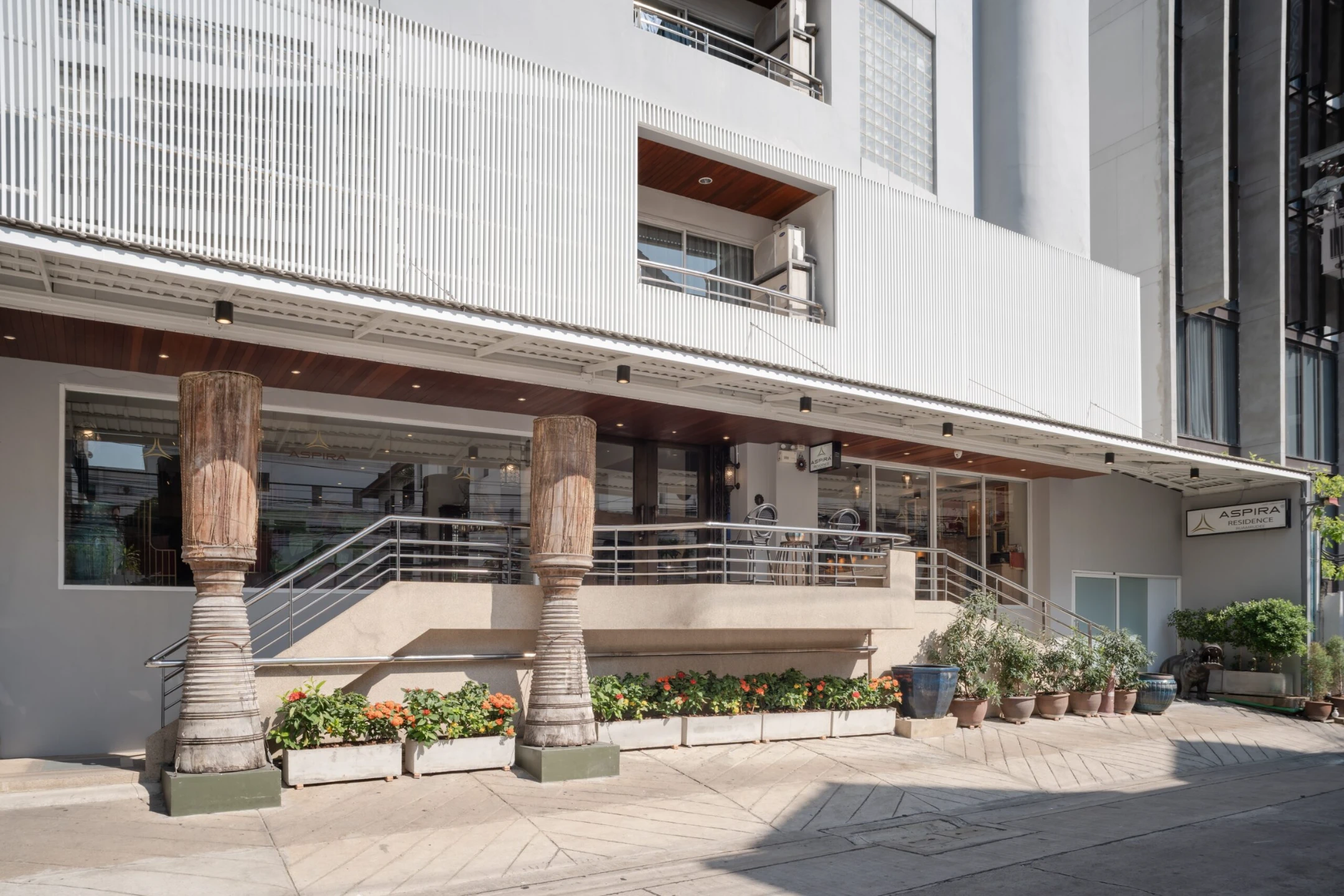 Aspira Residence Ruamrudee Service Apartments For Rent Preview 6