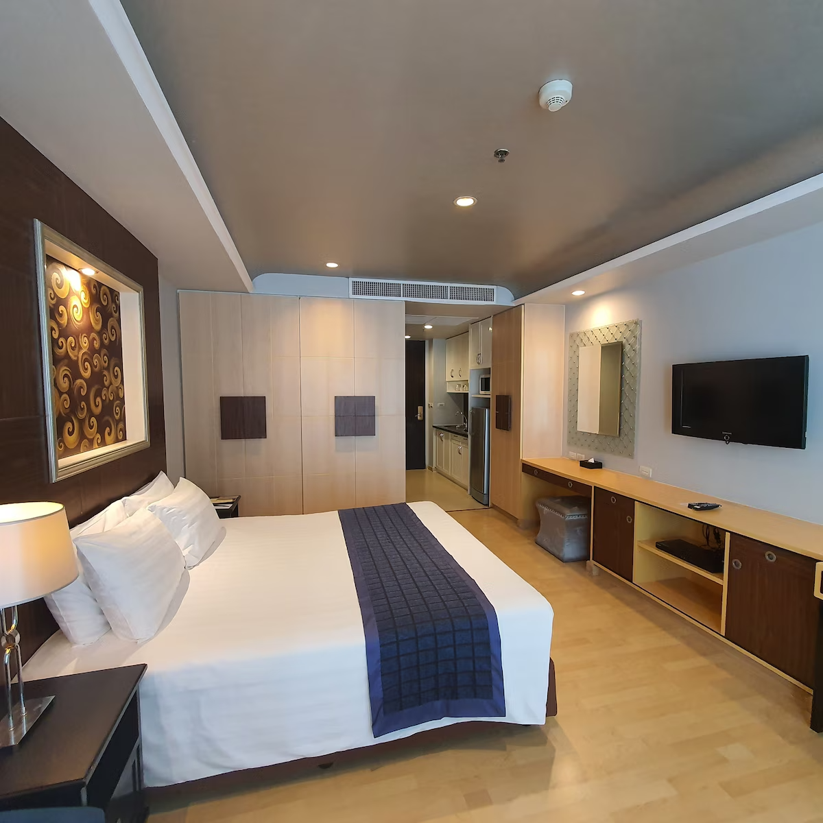 Admiral Premier Bangkok Serviced Apartments For Rent Preview 2