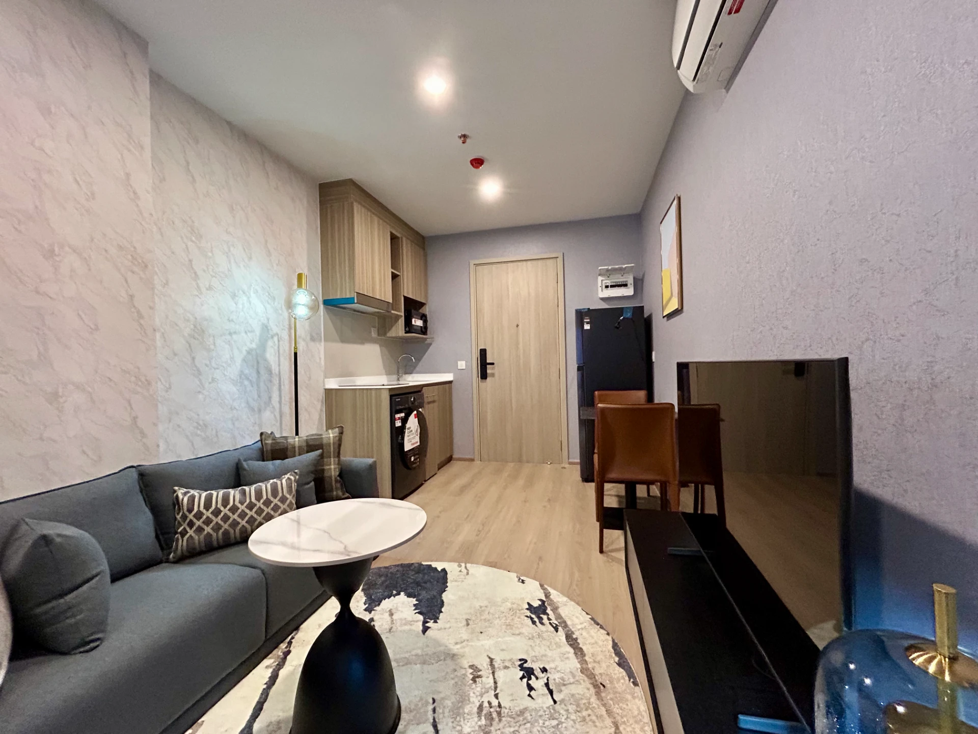 Life Rama4 Asoke (Close to BTS Queen Sirikit National Convention Center) Condo For Rent Preview 5