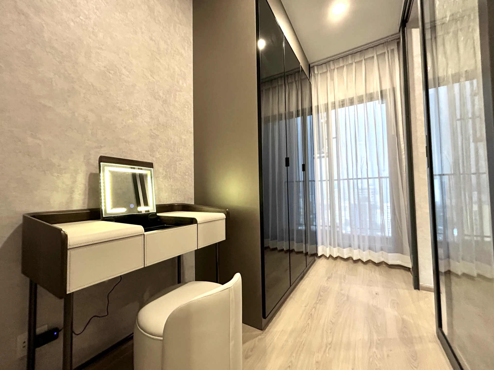 Life Rama4 Asoke (Close to BTS Queen Sirikit National Convention Center) Condo For Rent Preview 7