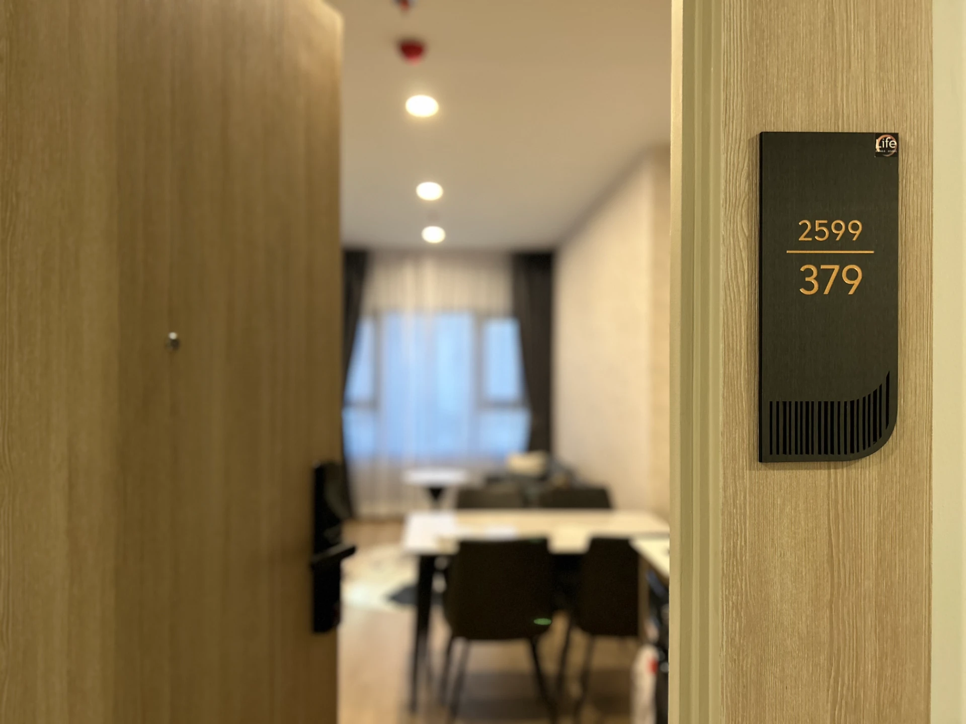 For Rent: Life Rama4 Asoke (Close to BTS Queen Sirikit National Convention Center) Rental Price: 26,000 THB/month Details: 1 Bedroom, 1 Bathroom Size: 35.44 sq.m. Floor: 18 Minimum Lease: 1 Year Deposit: 2 Months + 1 Month Advance Rent Fully Furni