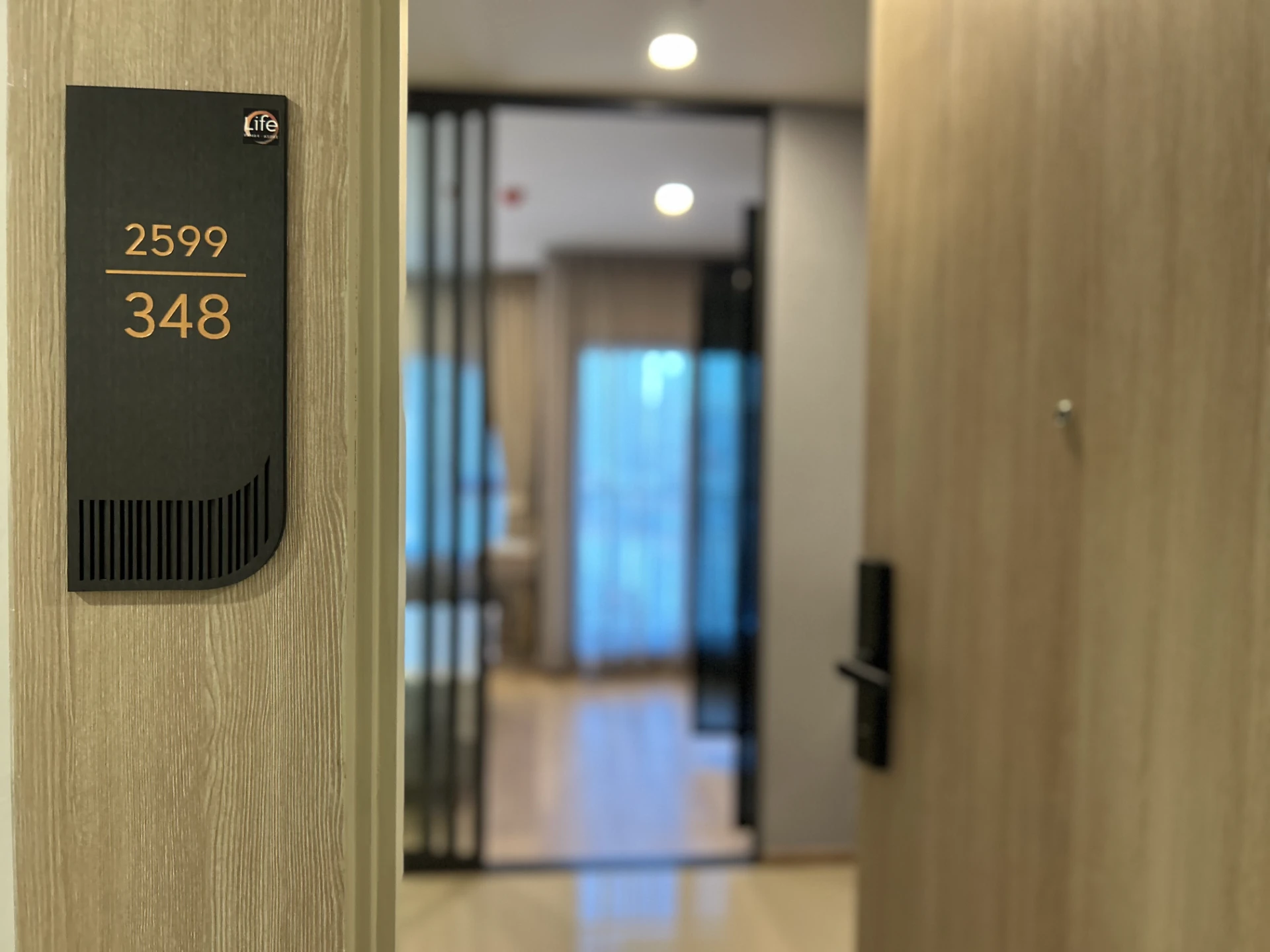 Life Rama4 Asoke (Close to BTS Queen Sirikit National Convention Center) Condo For Rent Preview 3