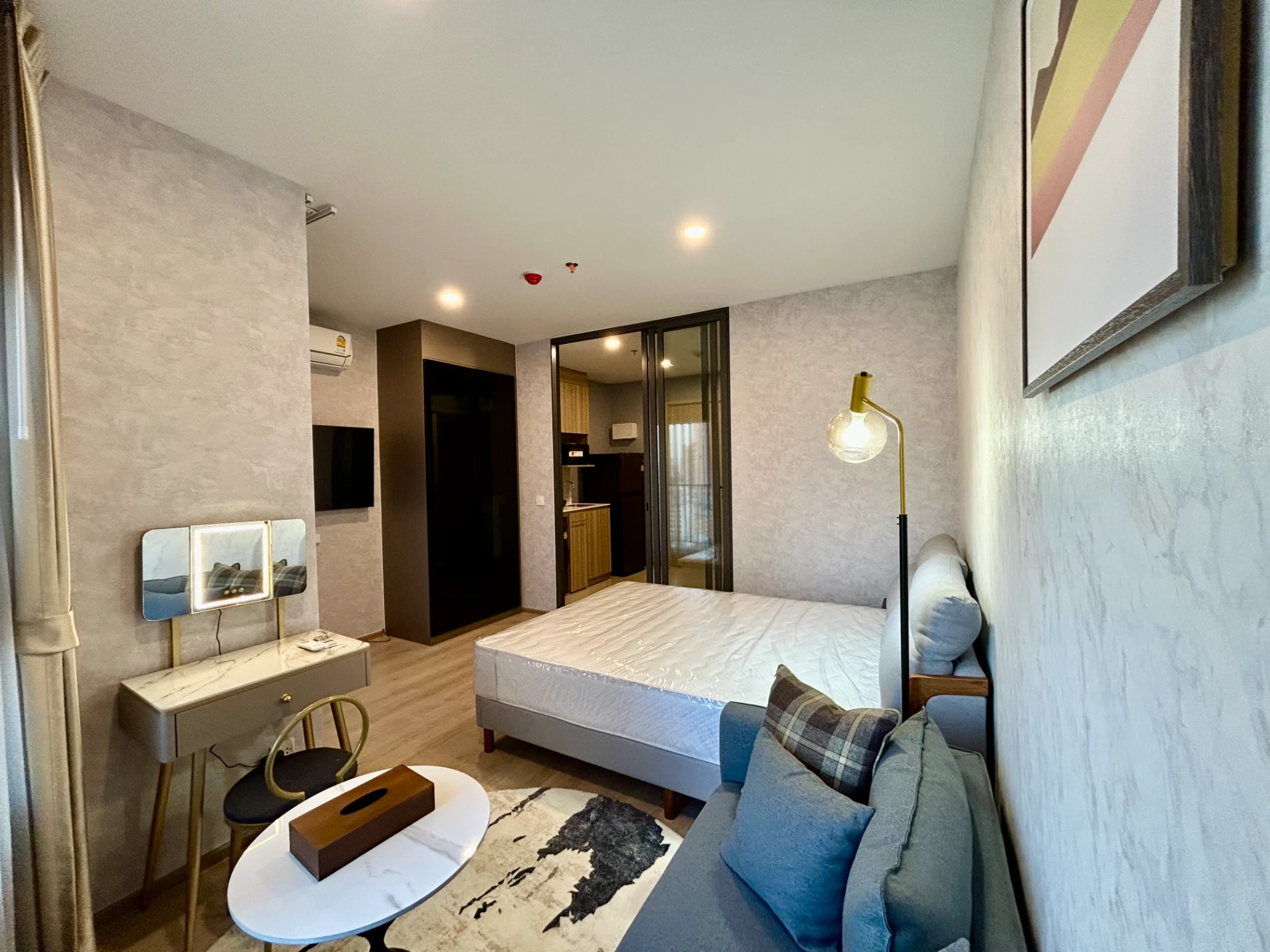 Life Rama4 Asoke (Close to BTS Queen Sirikit National Convention Center) Condo For Rent