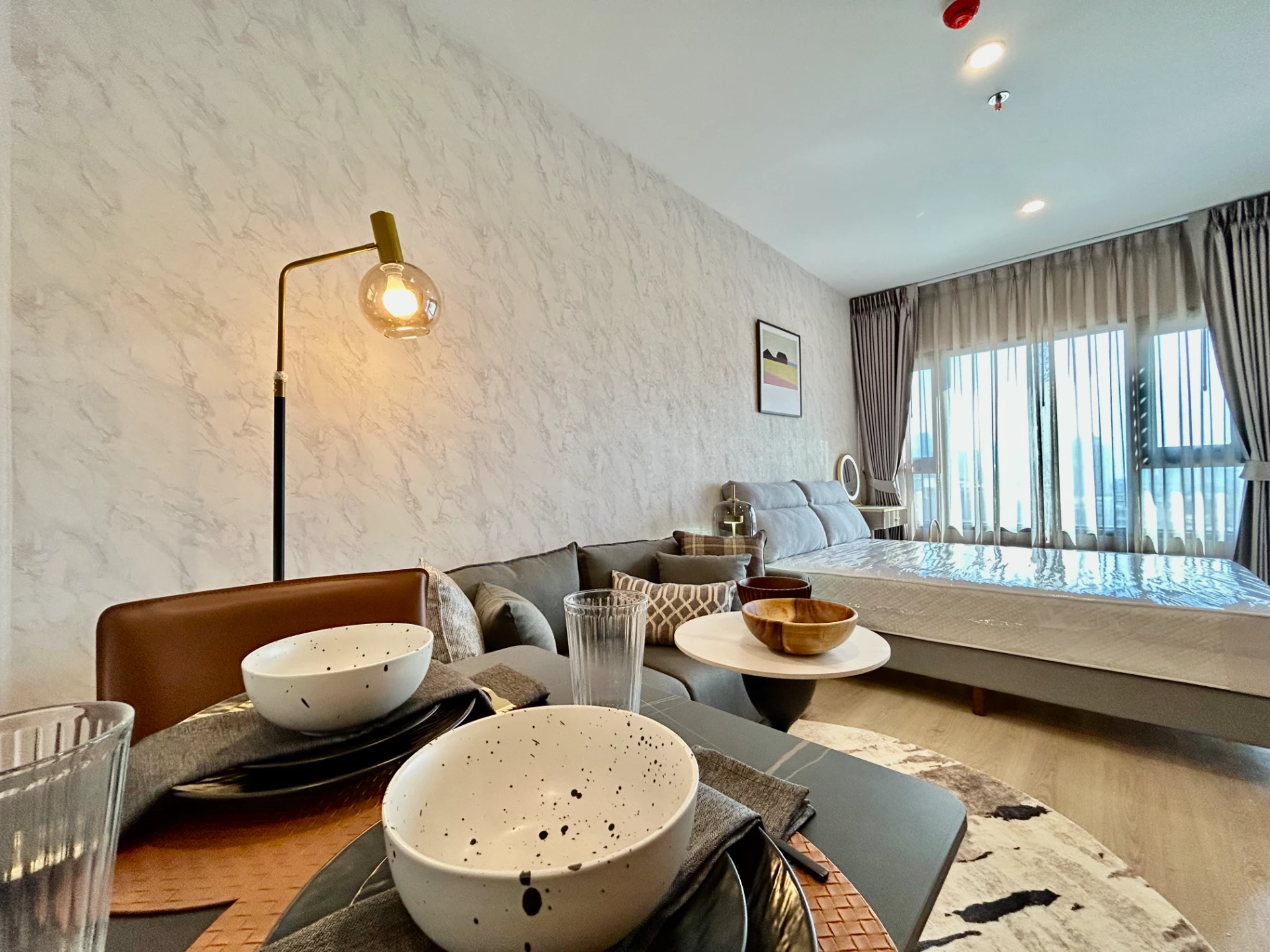 Life Rama4 Asoke (Close to BTS Queen Sirikit National Convention Center) Condo For Rent