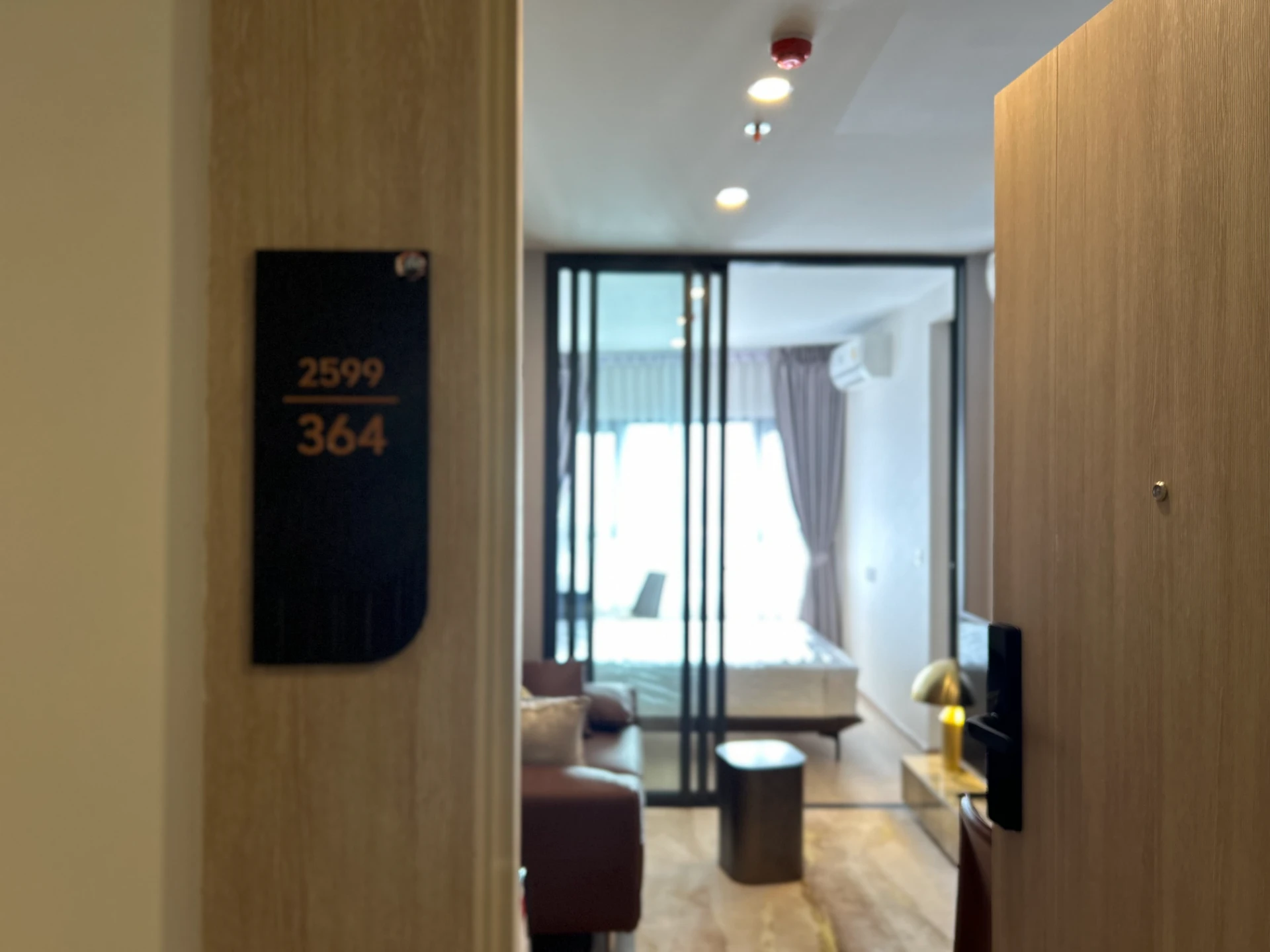 Life Rama4 Asoke (Close to BTS Queen Sirikit National Convention Center) Condo For Rent