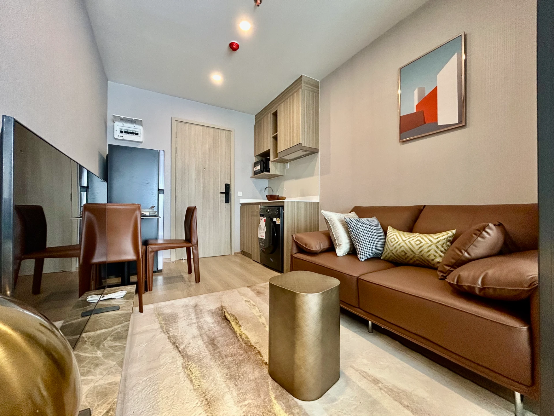 Life Rama4 Asoke (Close to BTS Queen Sirikit National Convention Center) Condo For Rent Preview 2