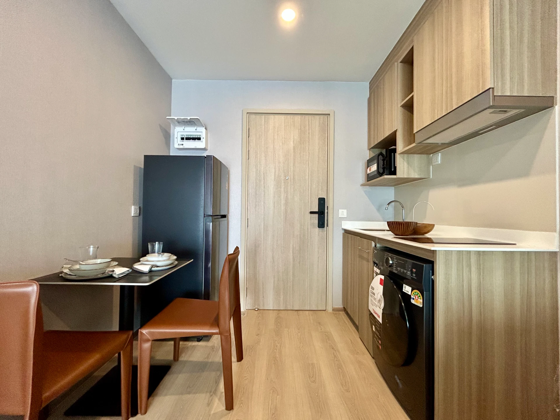 Life Rama4 Asoke (Close to BTS Queen Sirikit National Convention Center) Condo For Rent Preview 3