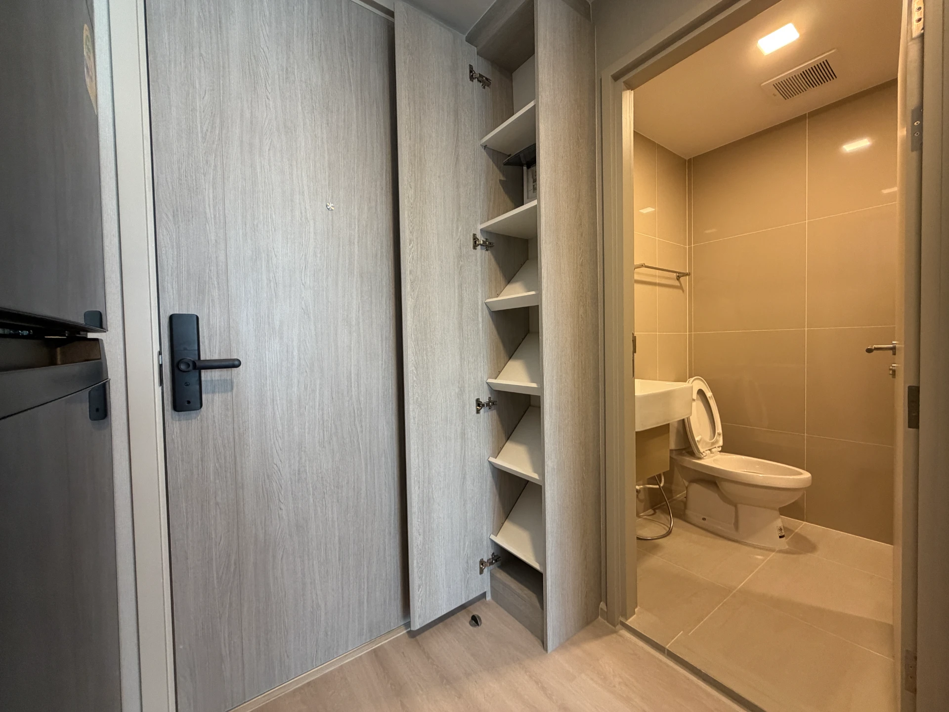 For Rent : COBE Ratchada Rama9  Close to MRT Huai Khwang Preview 6