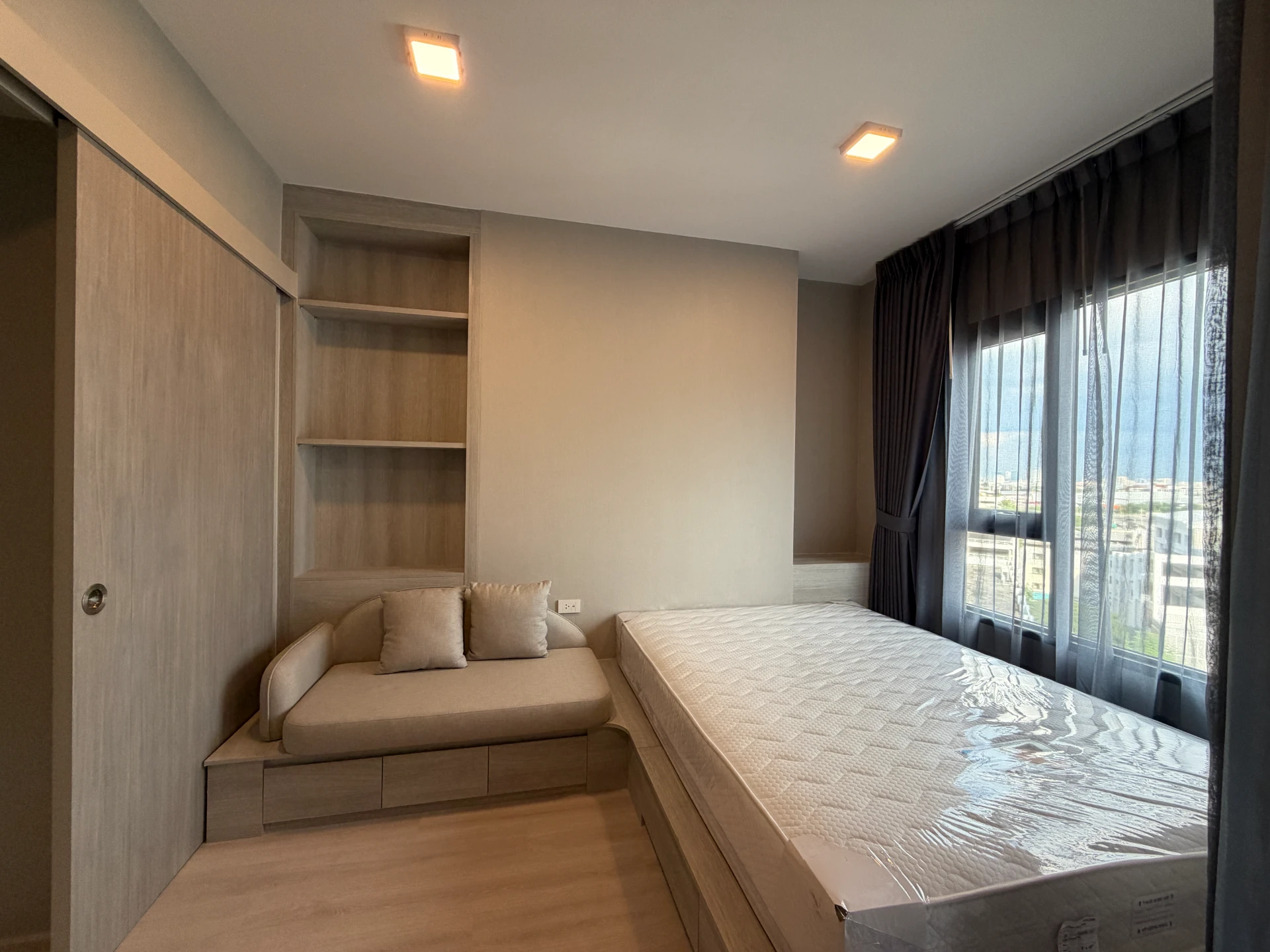 For Rent : COBE Ratchada Rama9  Close to MRT Huai Khwang Preview 2