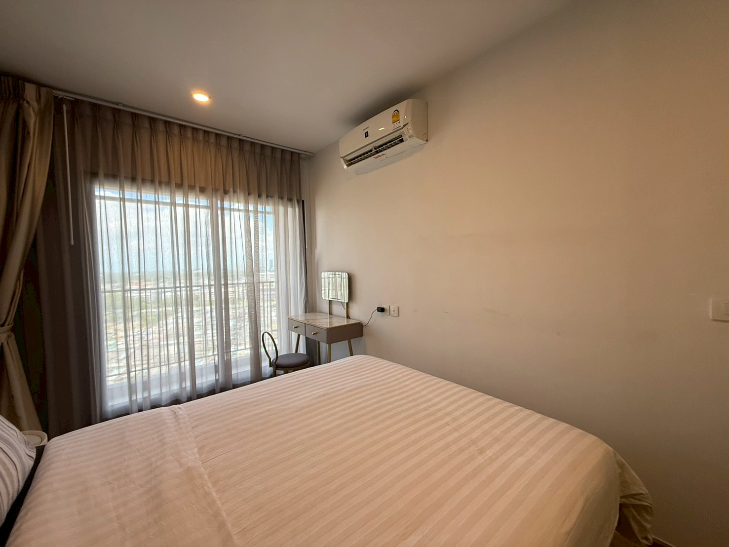 Premium Comfort & Perfect Connectivity at Life Rama 4 - Asoke Preview 4