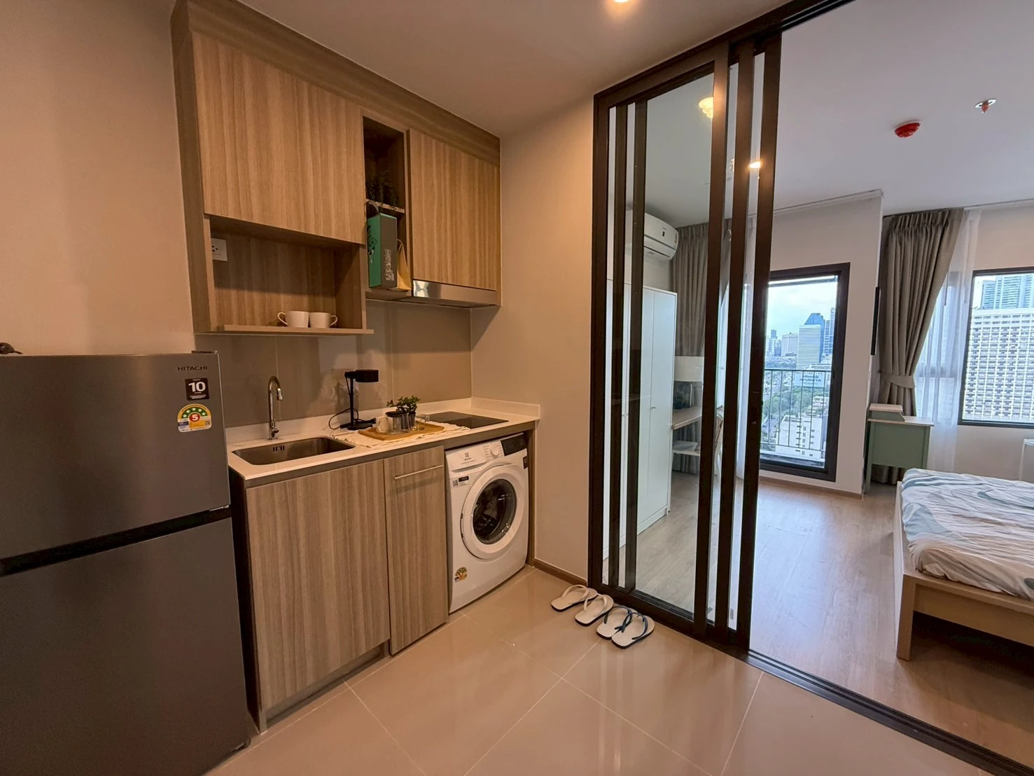 For Rent : Life Rama4 Asoke to MRT Queen Sirikit National Convention Centre (QSNCC)