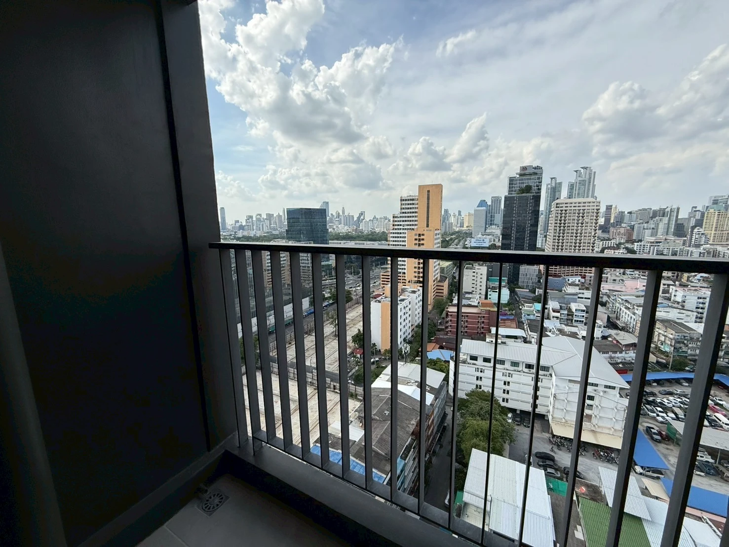 For Rent : Life Rama4 Asoke to MRT Queen Sirikit National Convention Centre (QSNCC) Preview 3