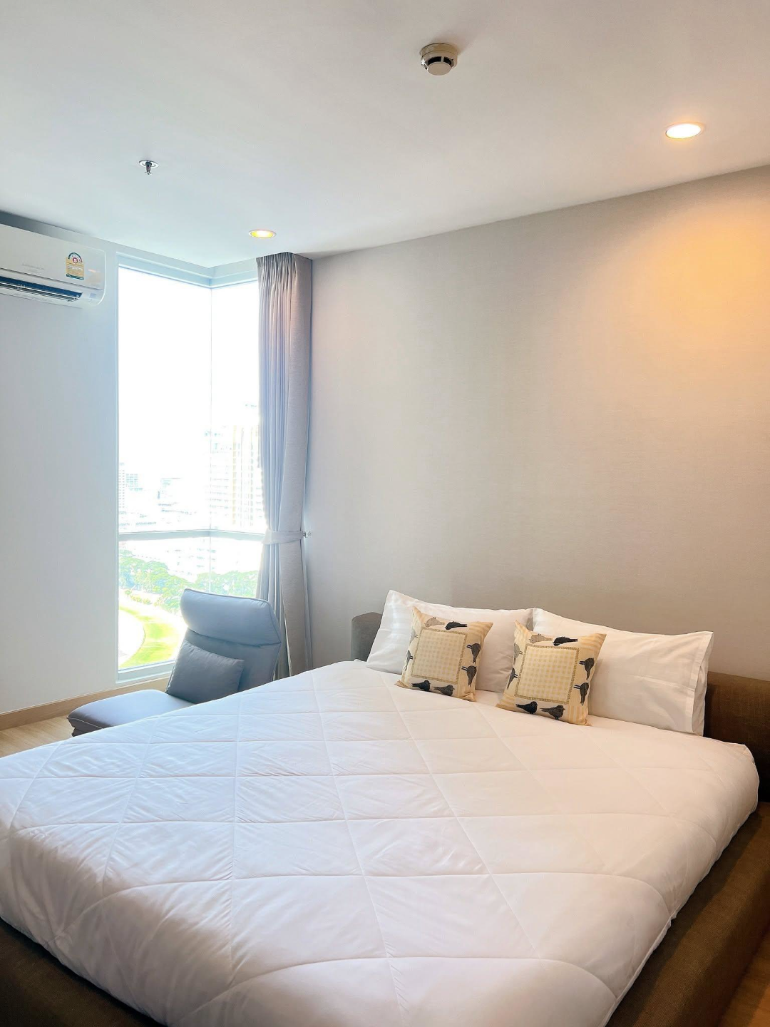  The Rajdamri Condo  Preview 3
