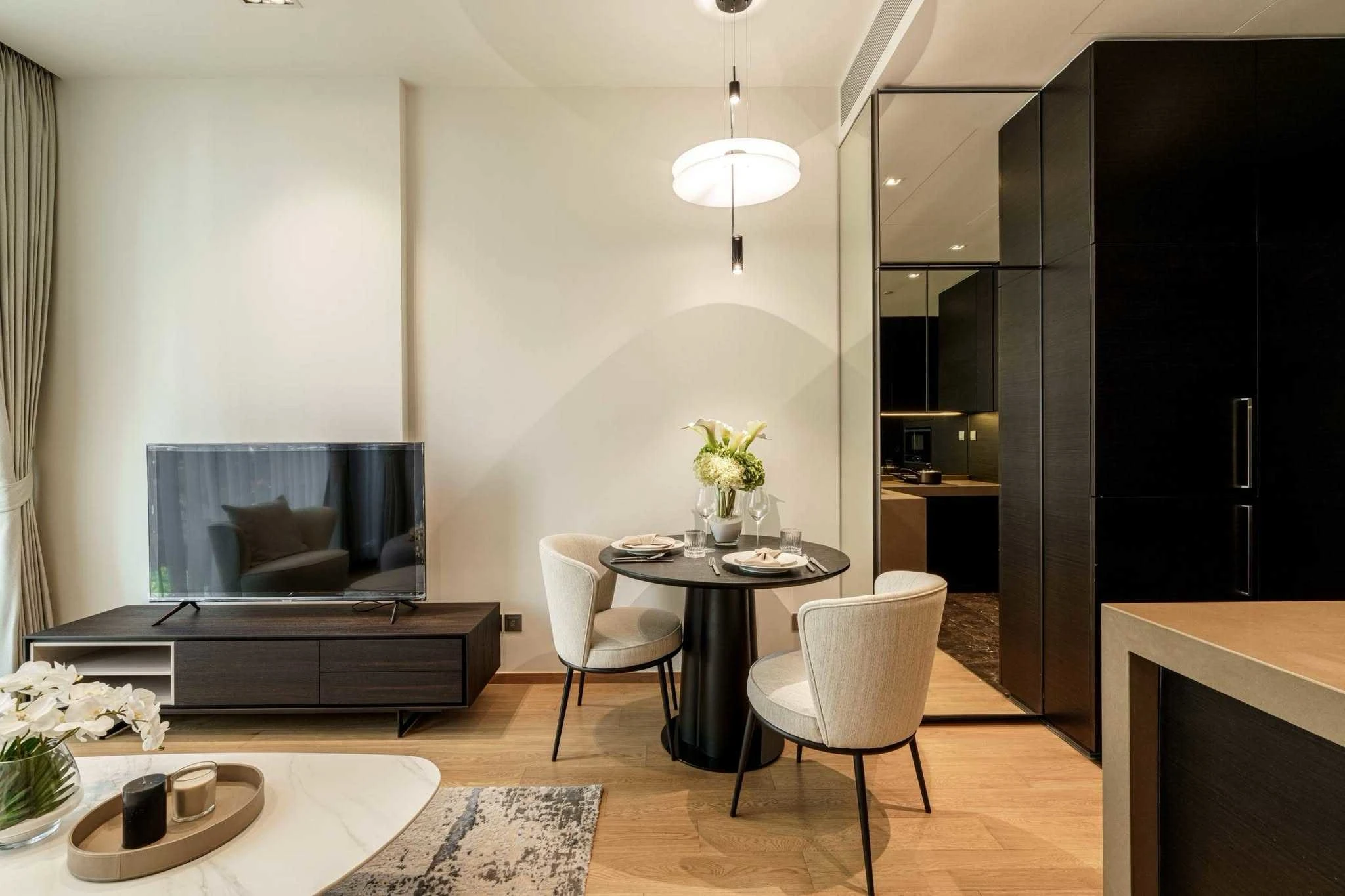 28Chitlom For Rent Preview 2