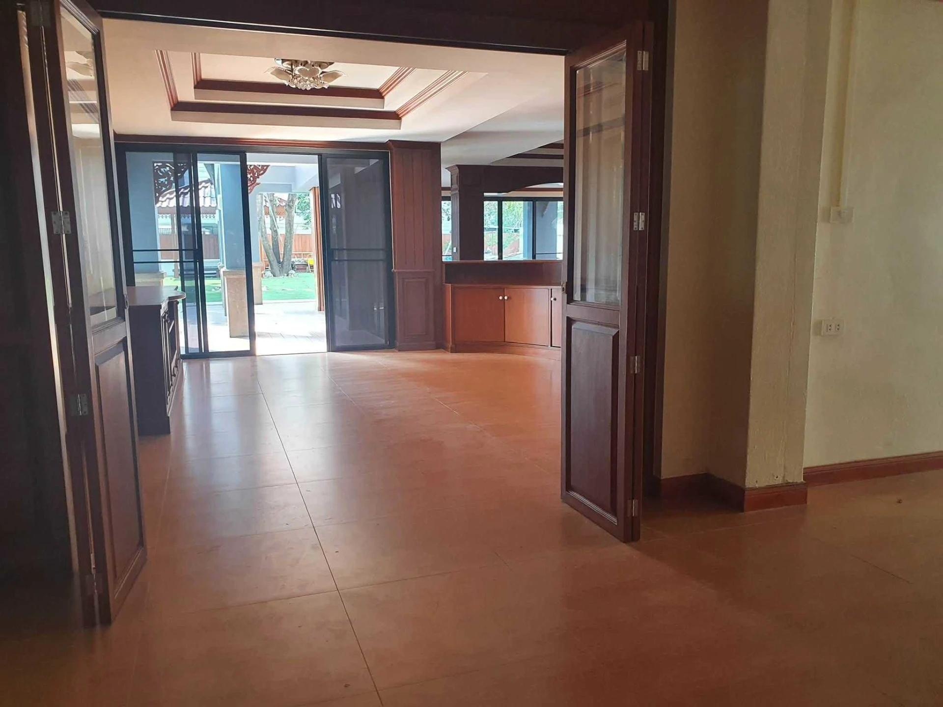 Spacious Detached House in Suwan Sawat Alley For Rent Preview 2