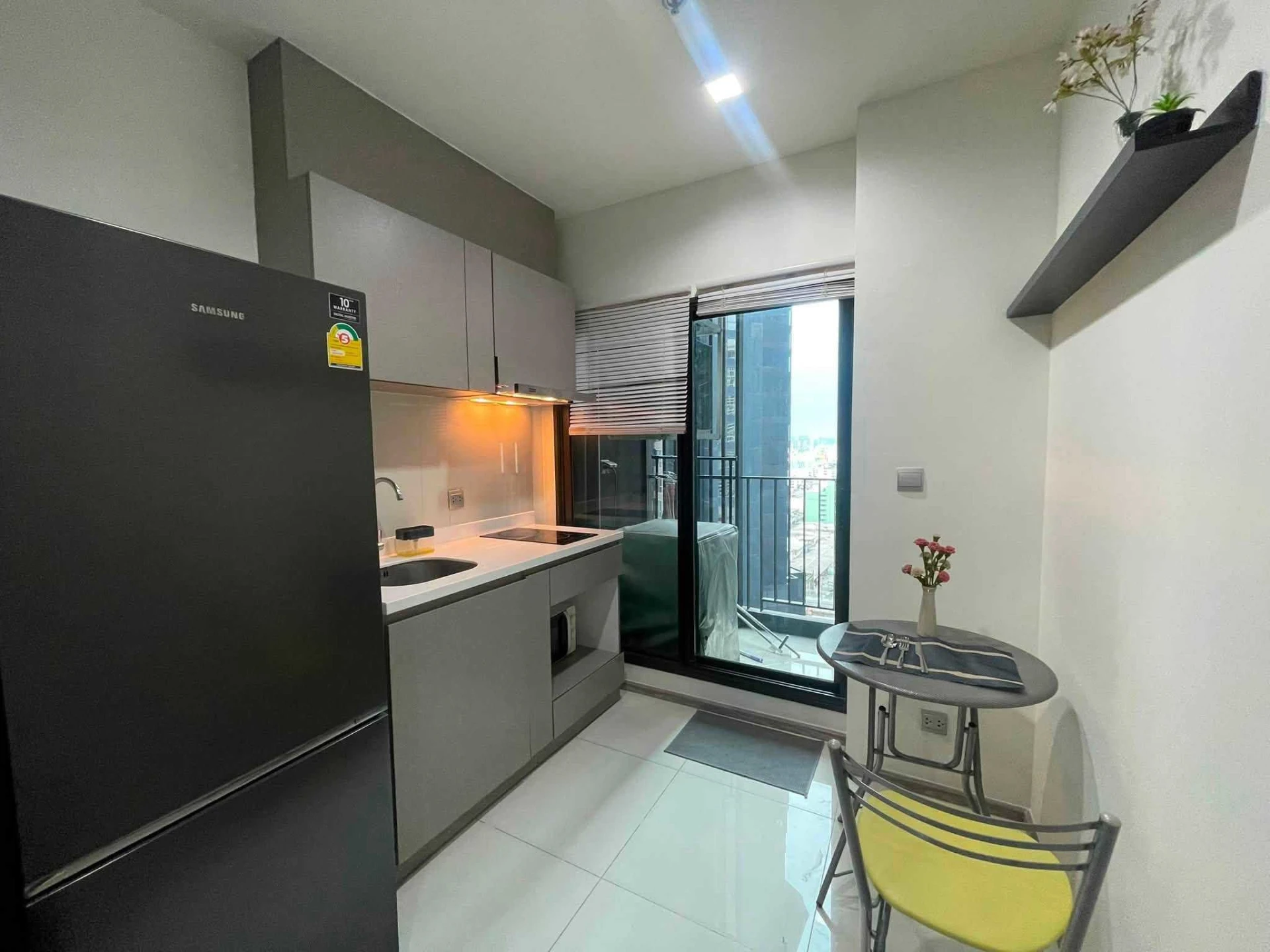 Life Asoke Rama 9