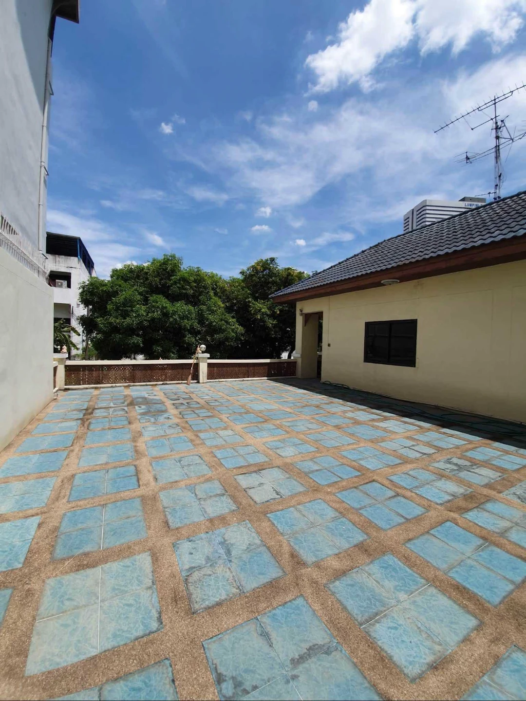 Spacious Detached House in Suwan Sawat Alley For Rent Preview 4
