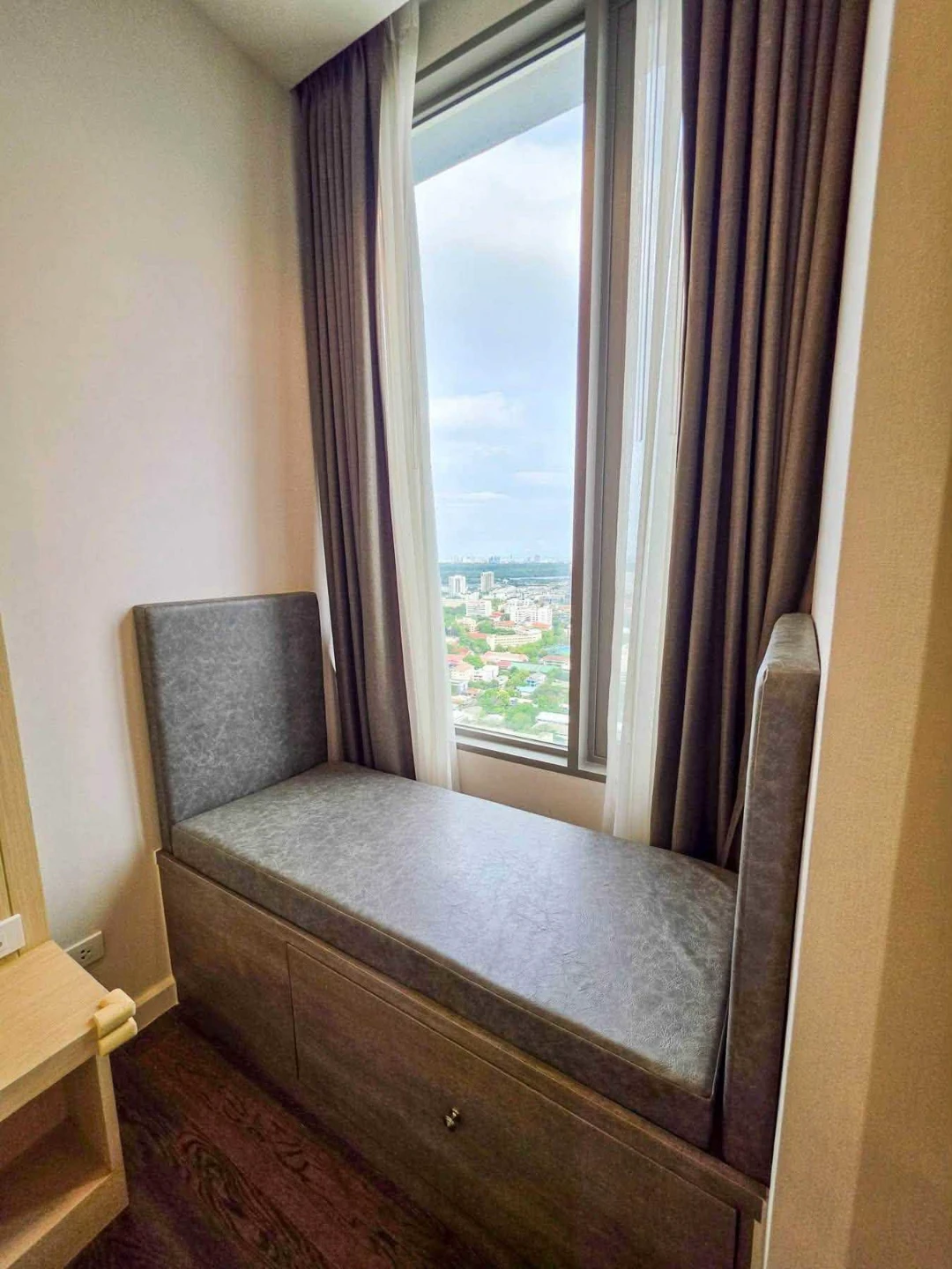 Nara9 Condominium For Rent Preview 3