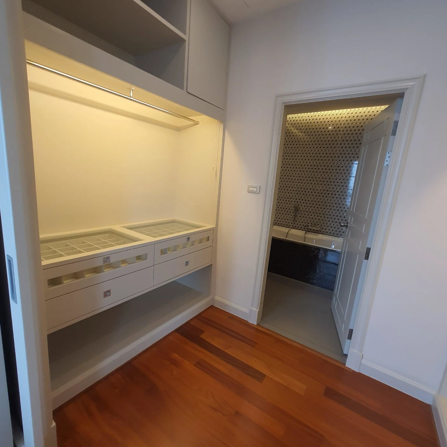 The Four Wings Residence Srinakarin For Rent Preview 2