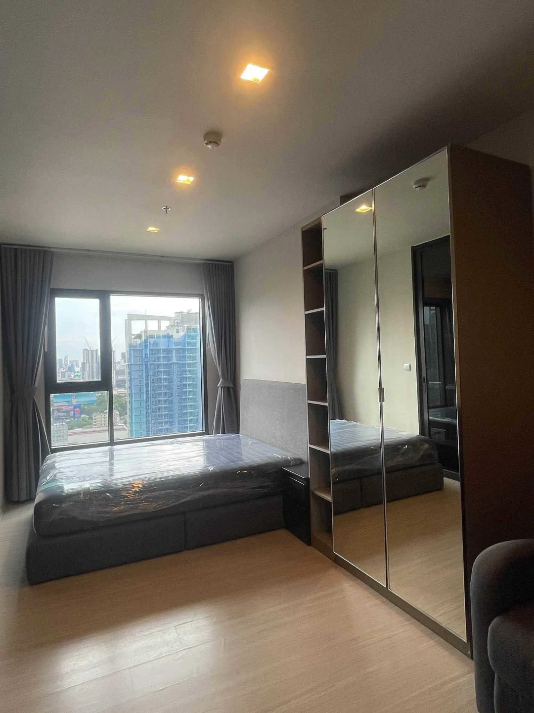 Life Asoke Hype For Rent Preview 3