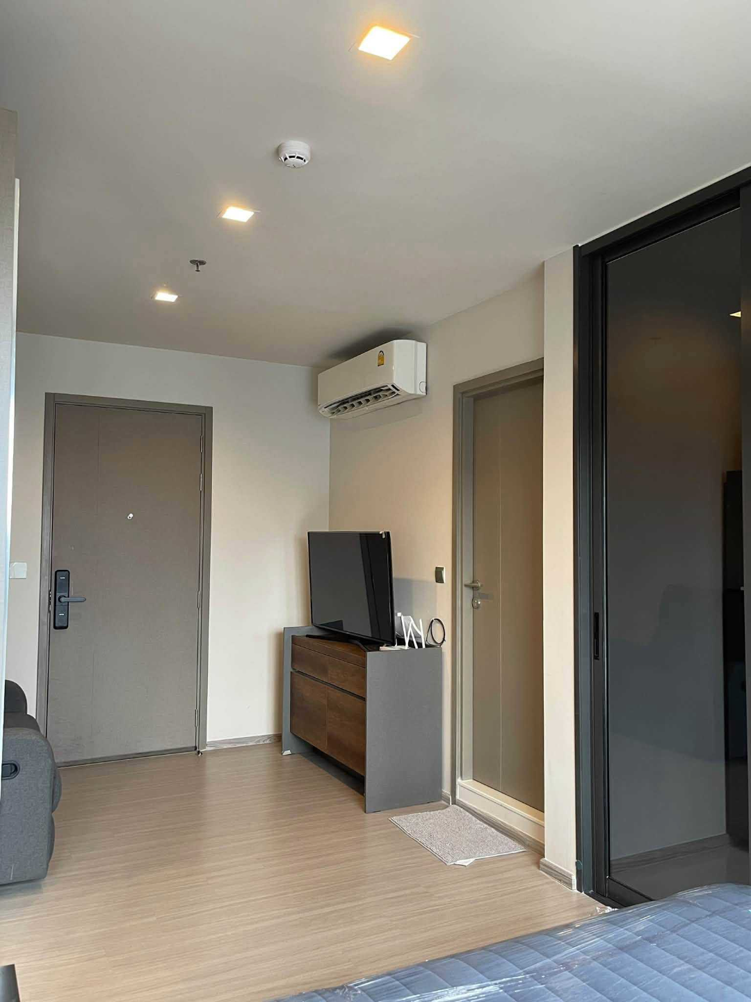 Life Asoke Hype For Rent Preview 5