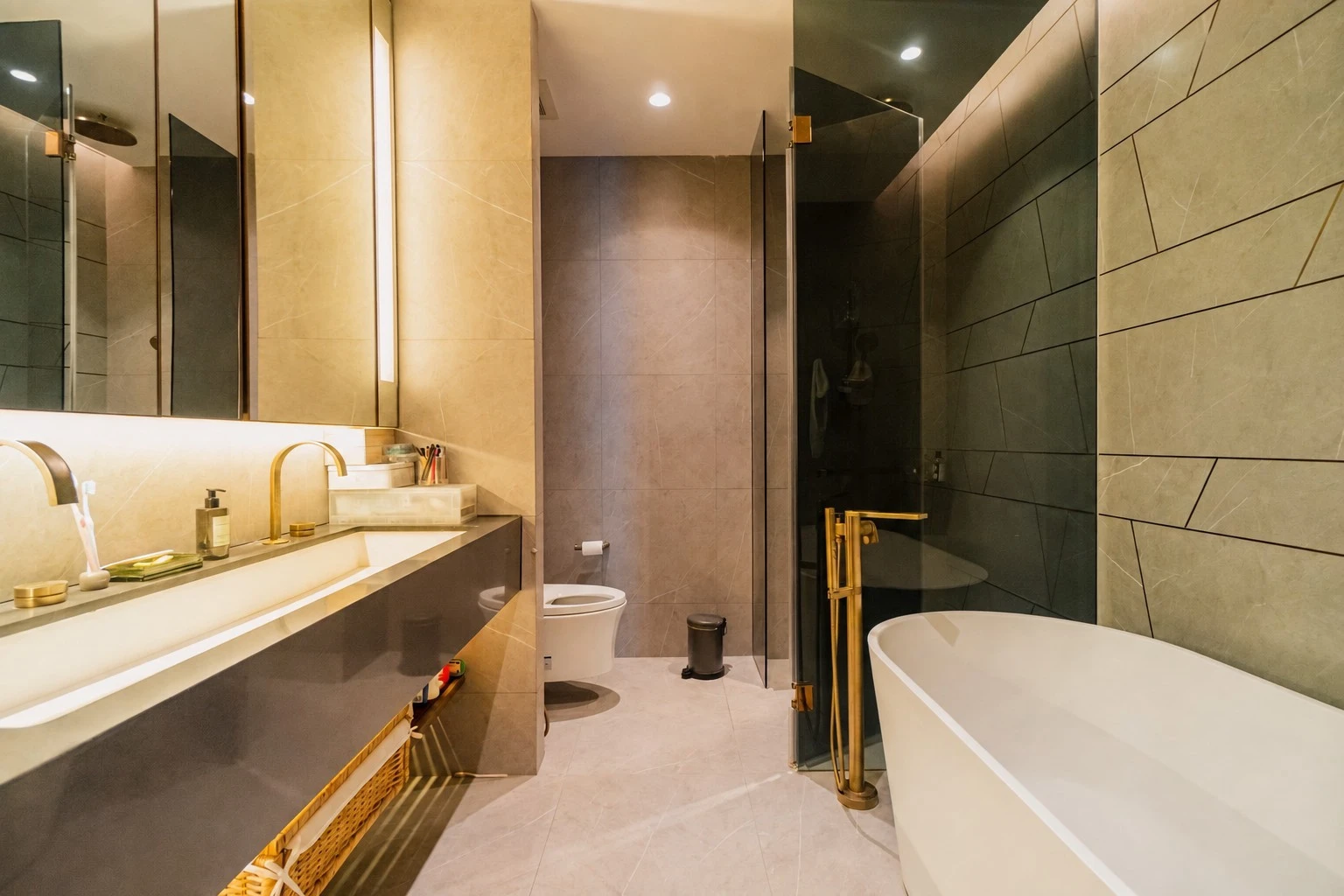 The Estella Phrompong For Rent  Preview 3
