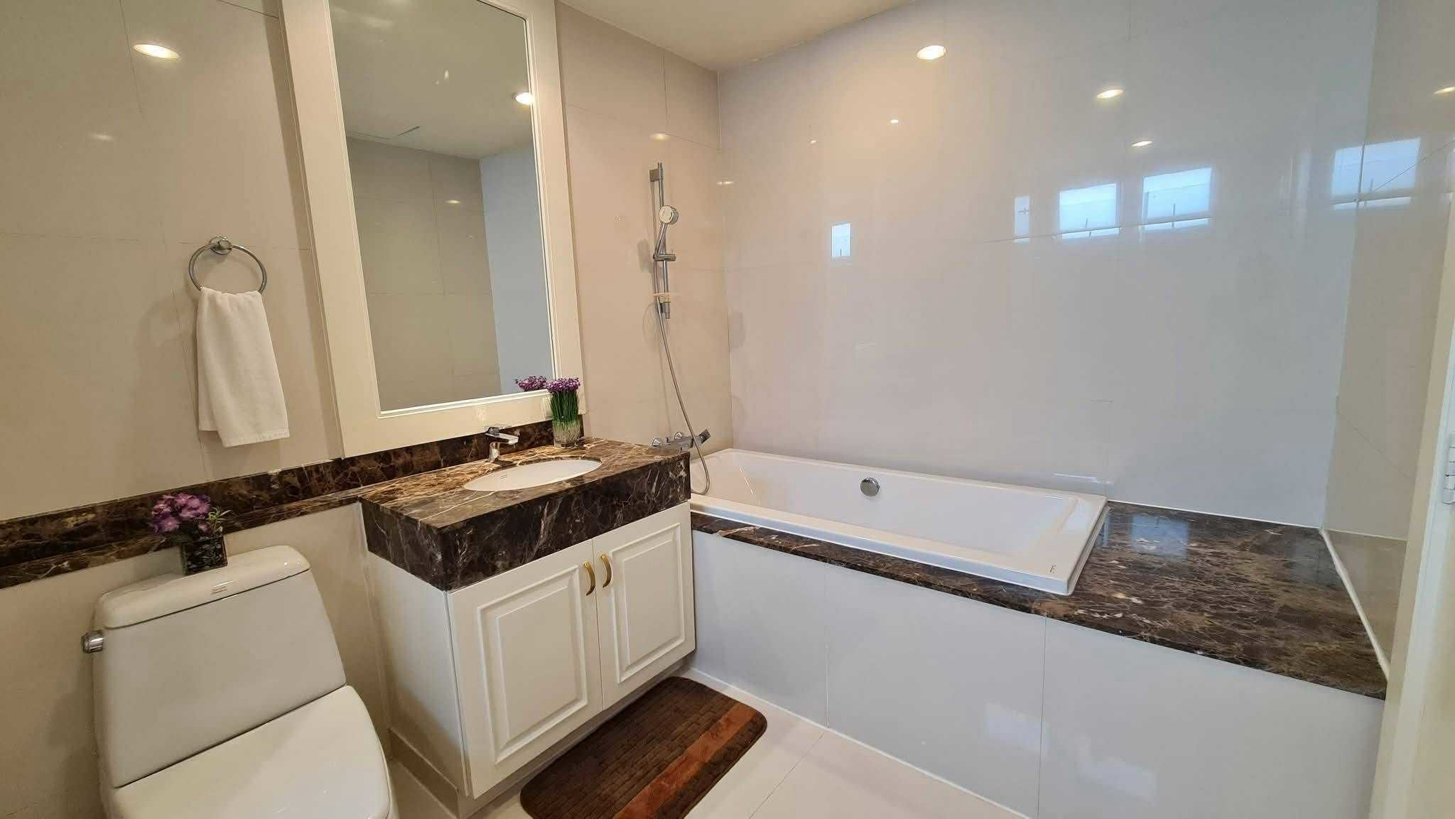 Piyathip Place Serviced Apartment For Rent Preview 5