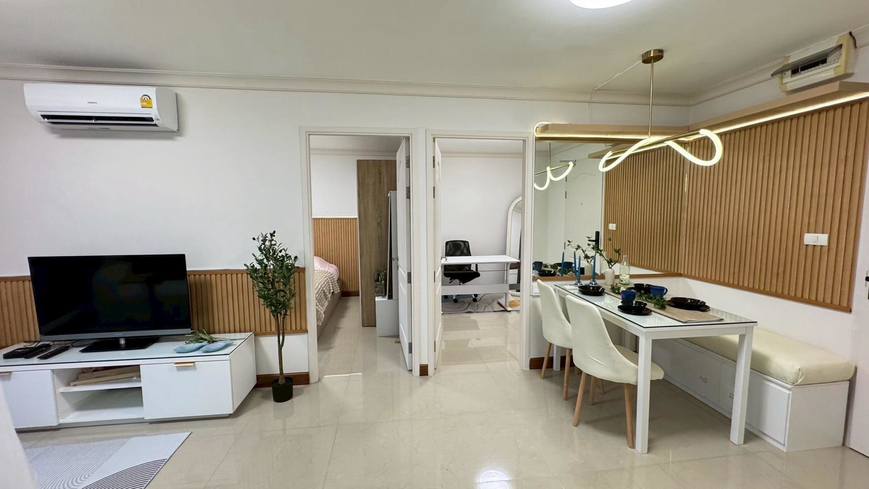 Chateau in town For Rent Preview 2