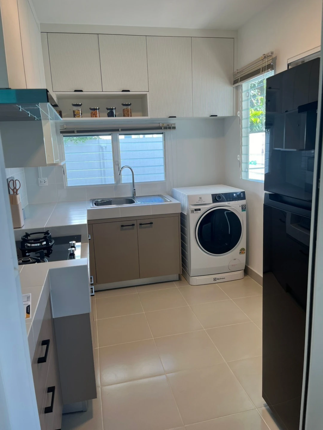 Villaggio 2 For Rent  Preview 2
