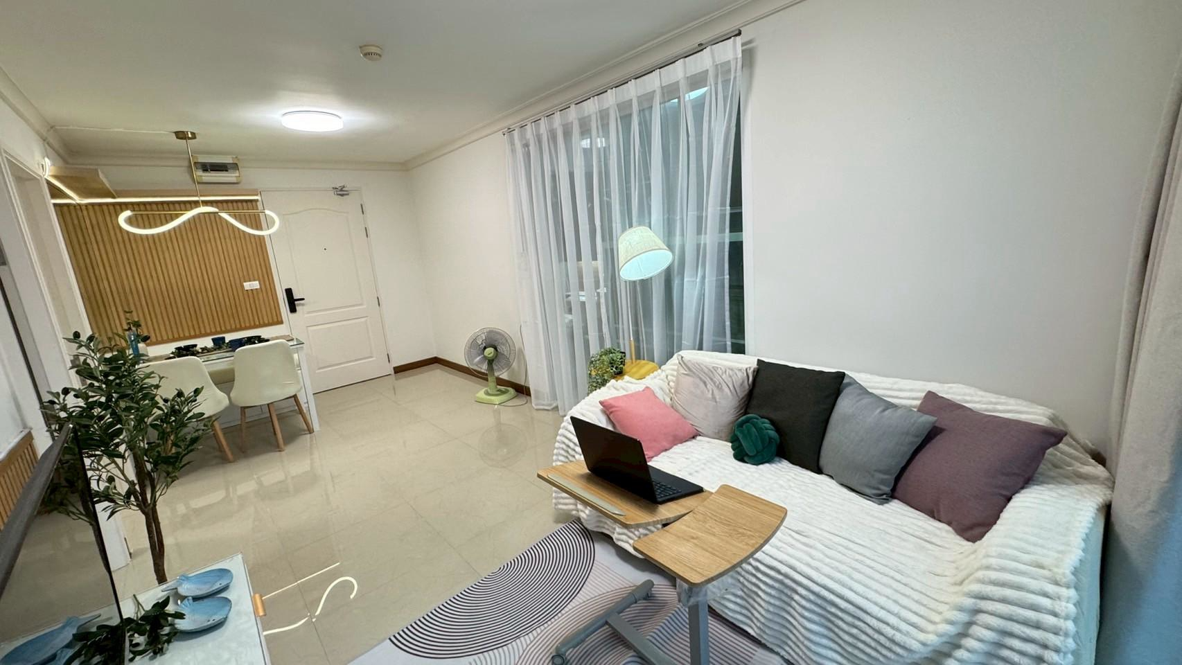 Chateau in town For Rent Preview 5
