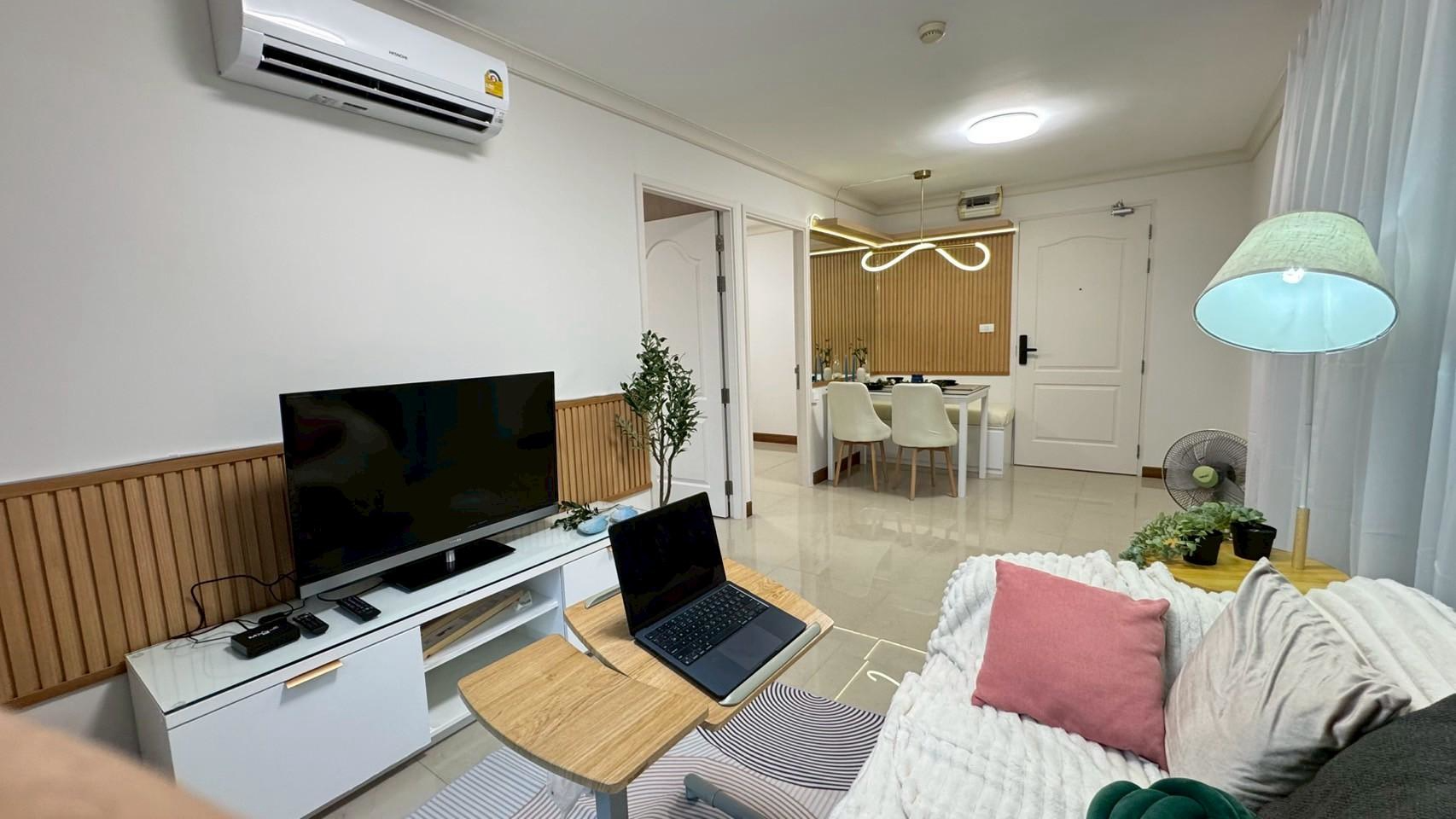 Chateau in town For Rent Preview 6