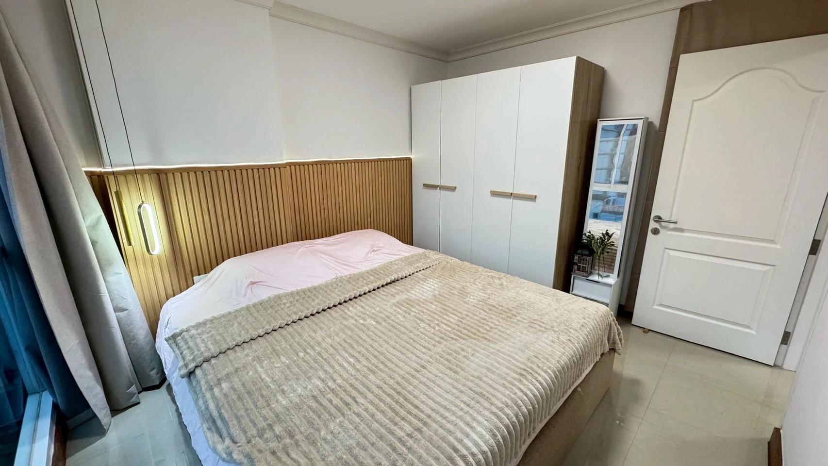 Chateau in town For Rent Preview 7